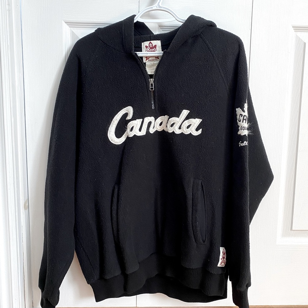 3/$30 ✨ ROOTS | Vintage Hooded Sweater